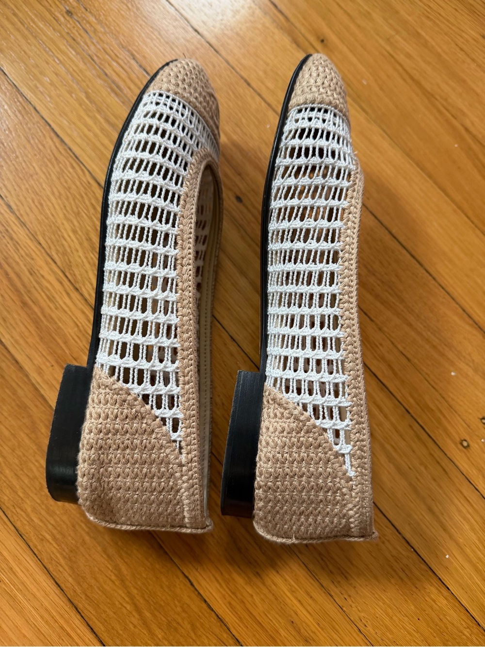 CHANEL Beige and White Crochet Ballet Flats - Picture 5 of 5